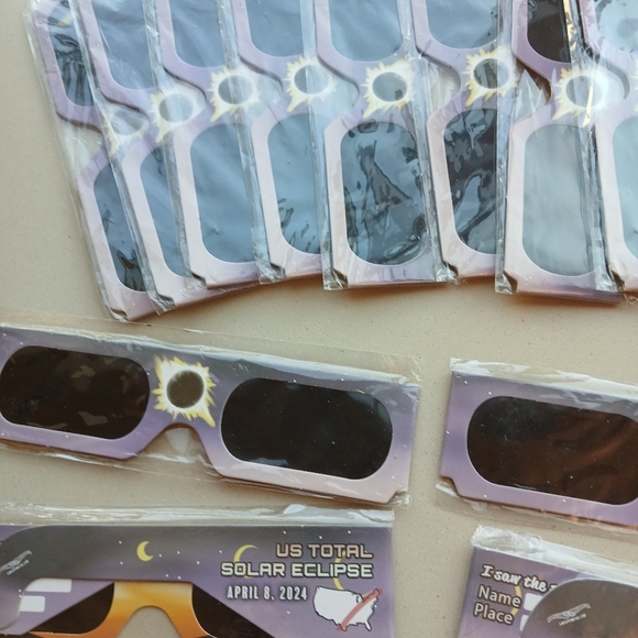 Solar Eclipse Viewing Glasses. 15 Pairs - Picture 5 of 8